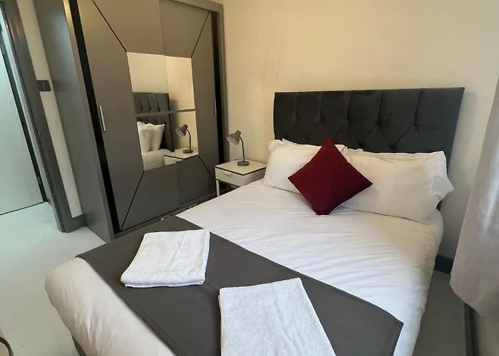 Nice Flat Near Church Street
