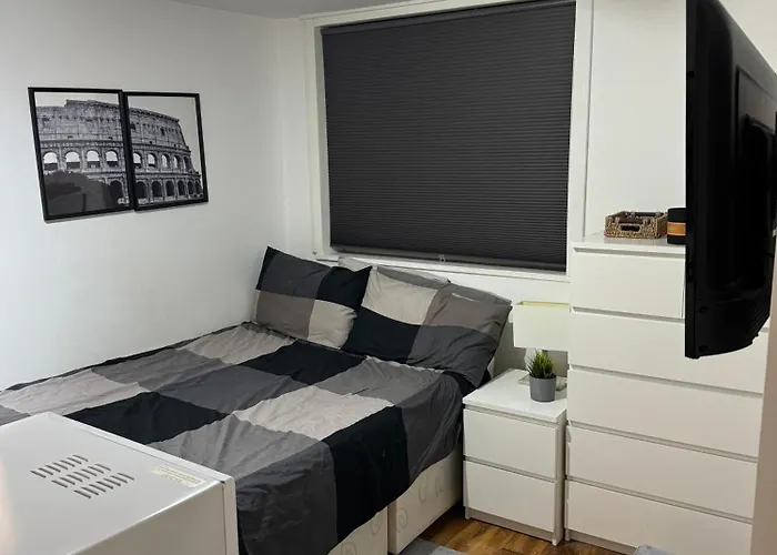 Double Bed Room With En-Suite & Free Parking In Cricklewood Nw2