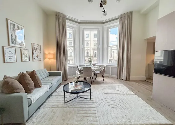 Stylish And Central 1 Bedroom Apartment