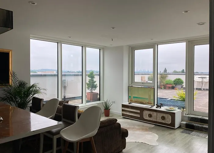 5 Purbeck Gardens Rooftop Apartment