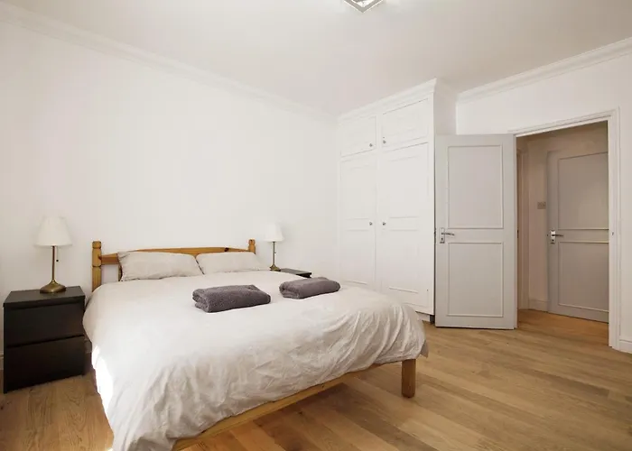 Well Located South Kensington Flat
