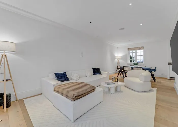 The Belgravia Place - Stunning & Bright 2Bdr Home
