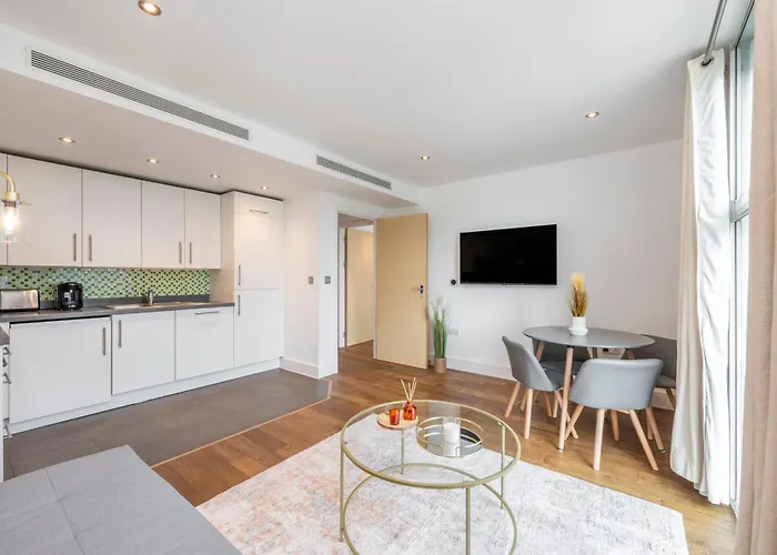 Stylish 2 Bedroom Apartment In Chelsea By Battersea Park With Ac