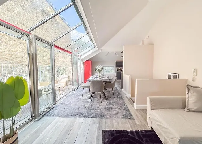 Trendy London Hideaway Apartment