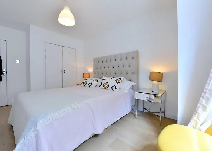 Central London 2 Bedrooms Apartment Sleep 6 Free Parking