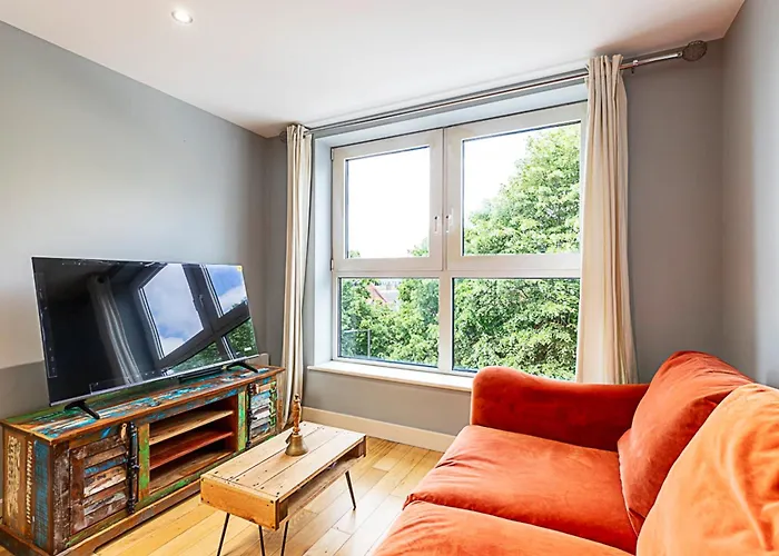 Spacious Modern Flat In Chelsea Harbour
