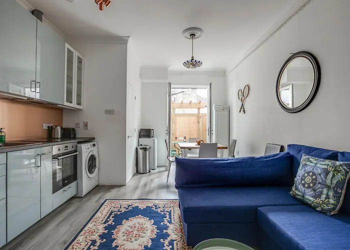 Wimbledon 2 Bed Tennis & Travel