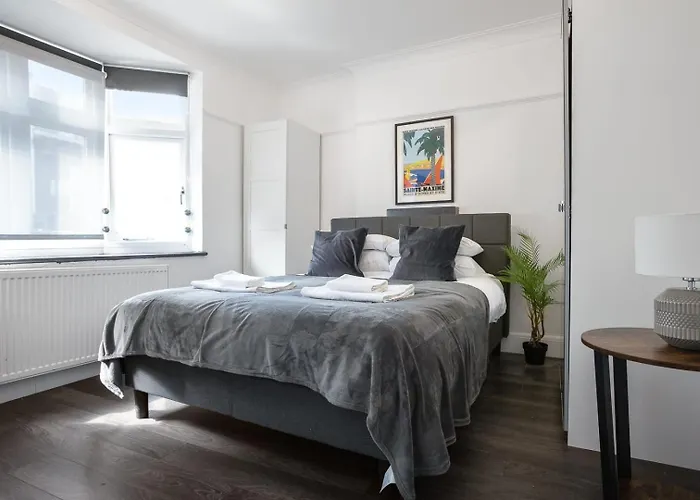 Two Modern 2 Bed Apartments In Central Camden