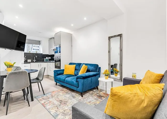 Luxstay Holland Park Apartment With Ac