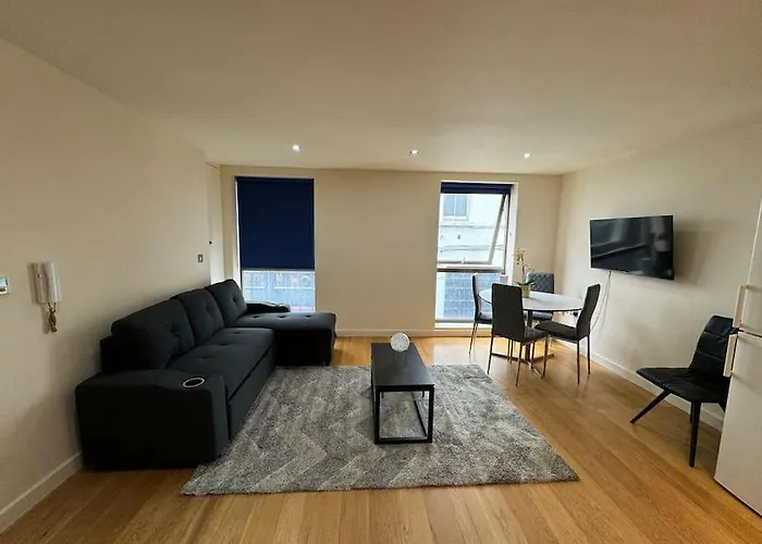 Paddington Station 2 Bedroom House