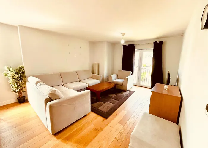 2 Bed Luxury Flat Nxt To Station