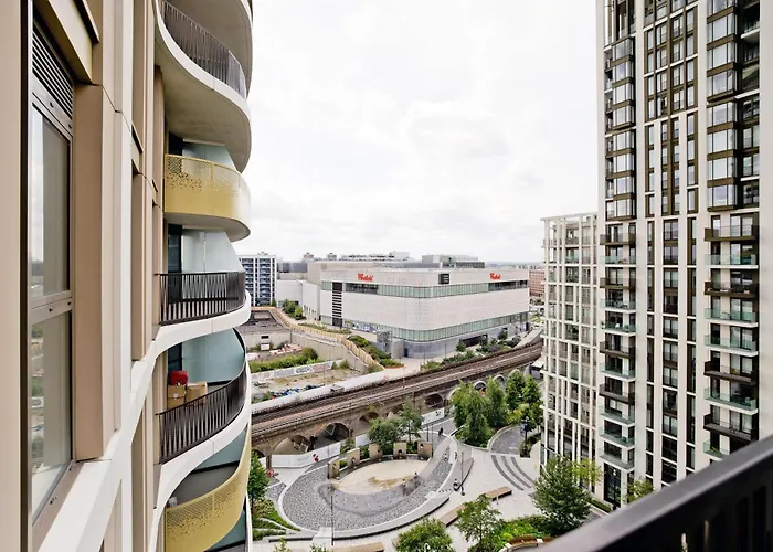 Fabulous Westfield 2 Bed