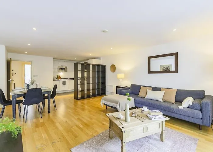 Luxurious 2-Bedroom Apartment
