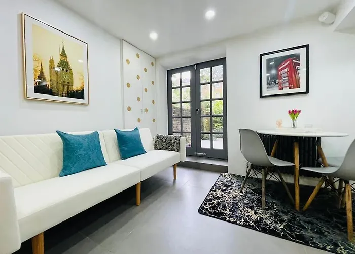 Beautiful House In Little Venice