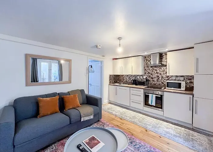 Stylish Camden Apartment B2