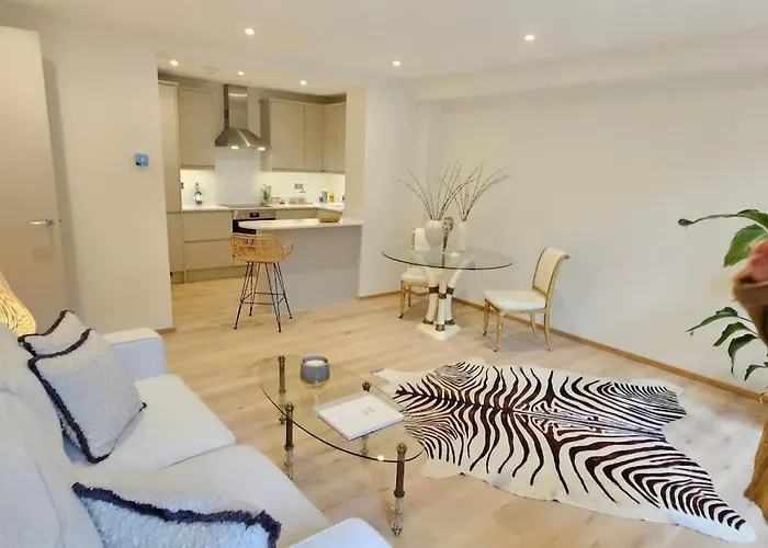 Stylish New 2 Bedroom Apartment
