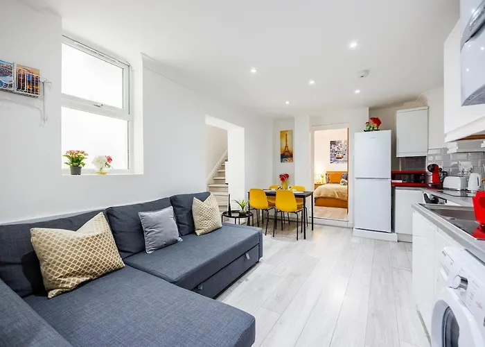 Three Bedrooms 3 Bathrooms Apartment In London