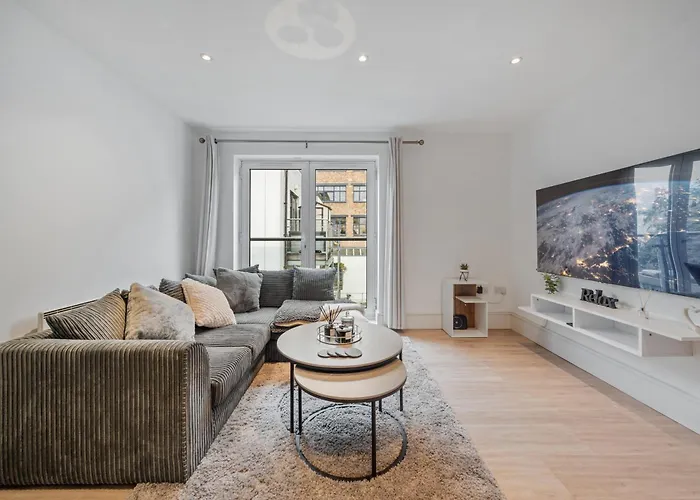 2 Bedroom Apartment In Kings Cross, London, N1