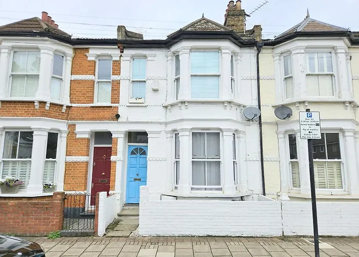 Two Bedroom Flat With Private Patio In Battersea