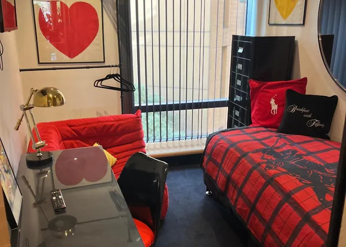 Luxury Designer Apartment River View Of Parliament Westminster Big Ben.