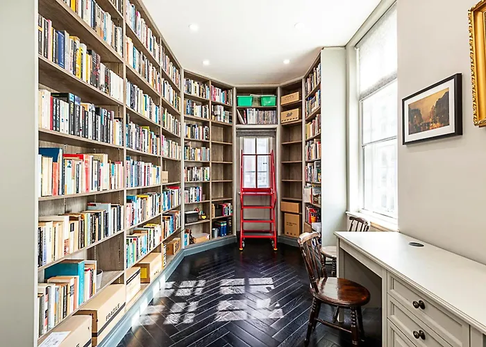 Book Lovers\' West End Home