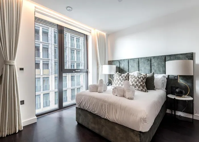 Luxury Riverfront Retreat In London