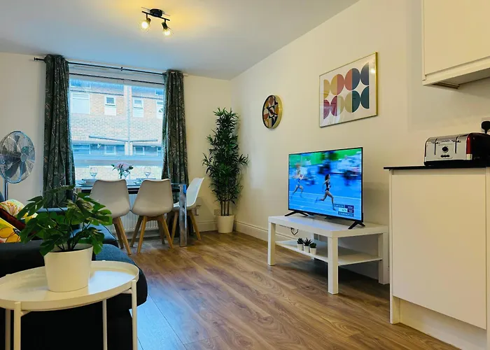 Earlsfield - Two Bedroom Flat