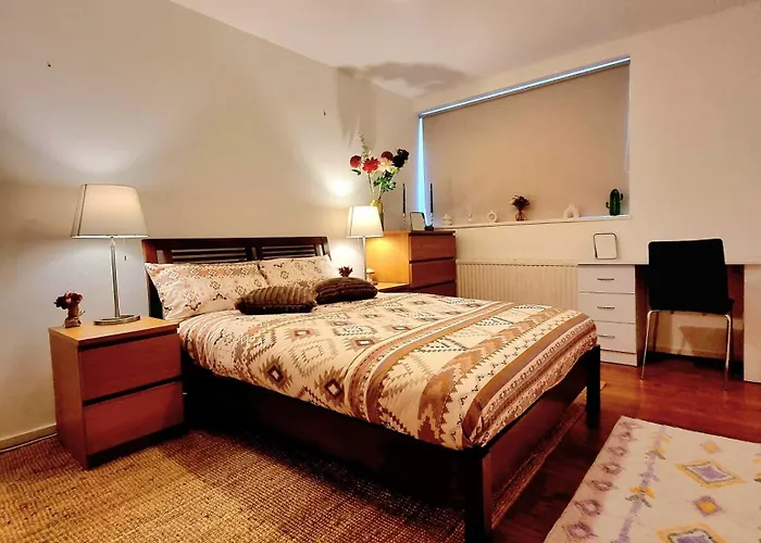 Charming Central London 4 Bedroom Duplex With Private Entrance