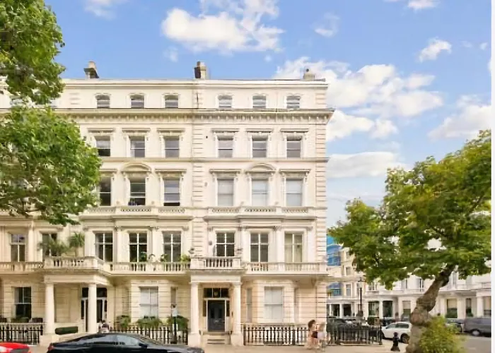 2 Bedroom Luxury Flat In South Kensington