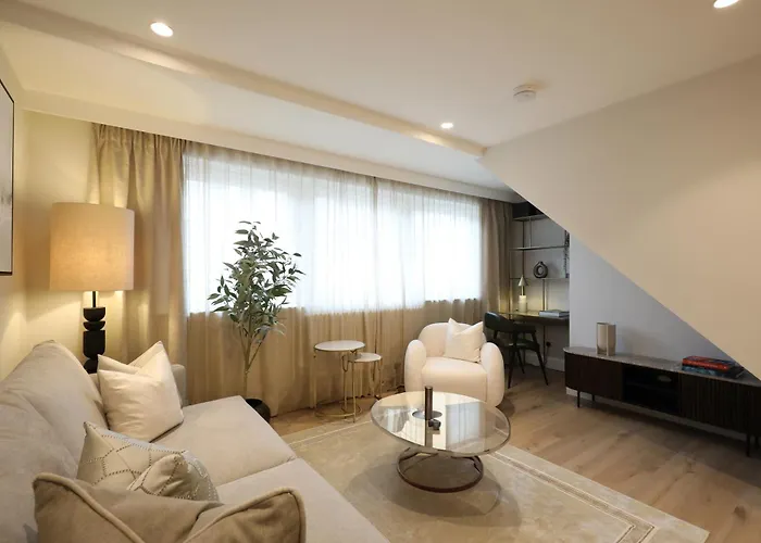 Comfort 3 Bedroom Home In Notting Hill