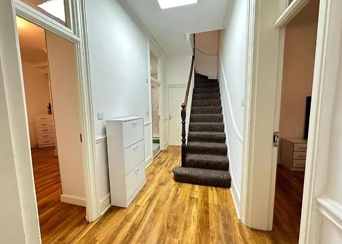 Luxury Family Villa Near Oxford Street