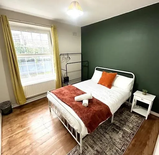Quirky 3 Bedroom Flat In Shoreditch