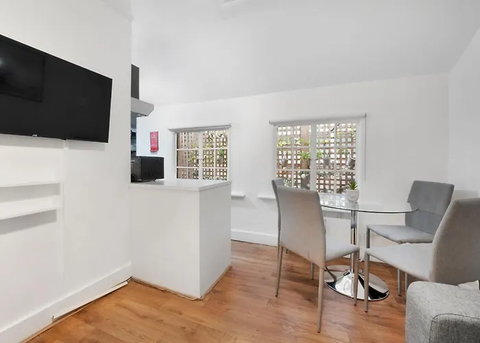 2 Bed Piccadilly Apartment 1