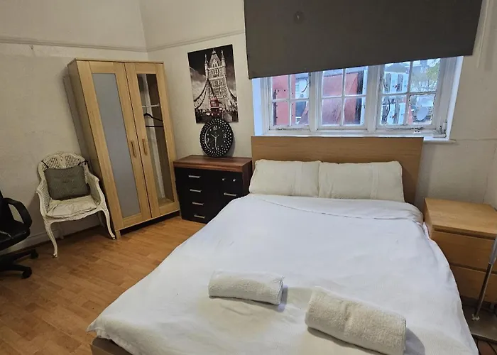 London Edgware Station Apartment