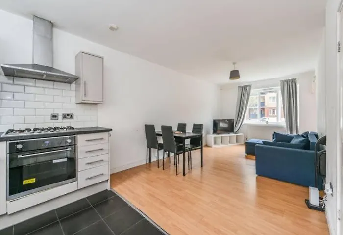3 Bedrooms Flat Crystal Palace