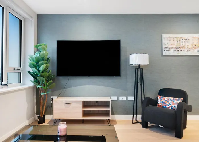 Modern 2 Bed Heart Of Elephant Castle