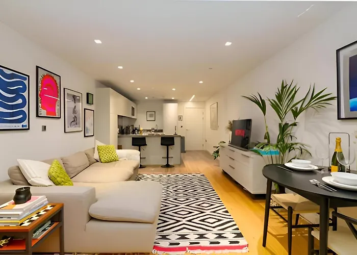 Elegant 2Bd Flat Near Old Street, London