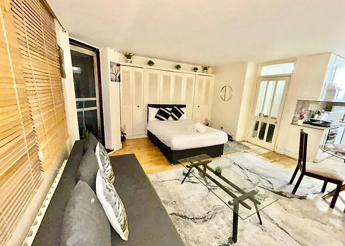 Beautiful Apartment At Cromwell Road