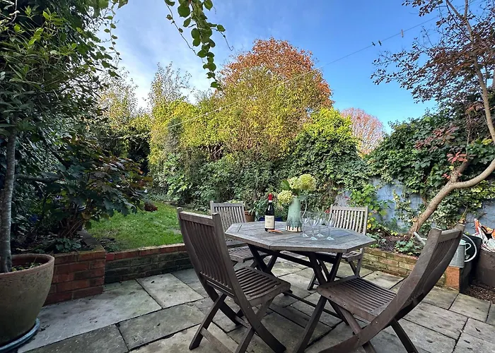 2 Bed Luxe Garden Apartment