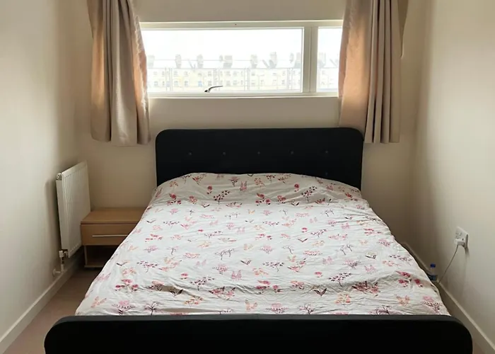 Only Steps From Buckingham Palace And Big Ben