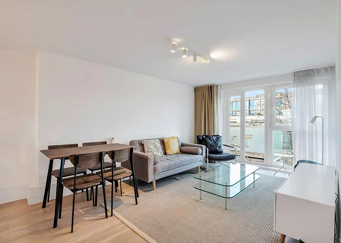 Bright And Spacious Belgravia Apartment