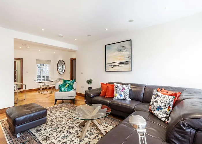 Colourful South Kensington Home