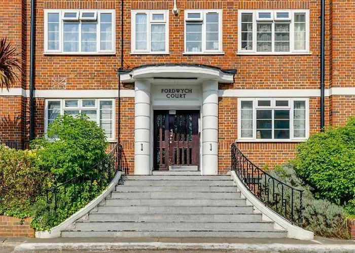 Stylish 1 Bedroom Flat Close To Fabulous Transport Links