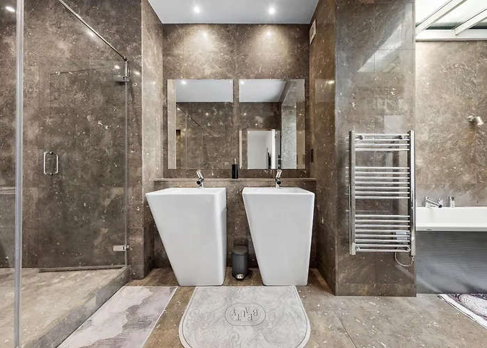 250 Sqm Mega Mansion