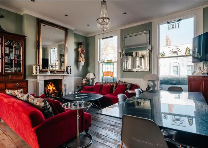 Ultrachic Georgian Townhouse In Central London