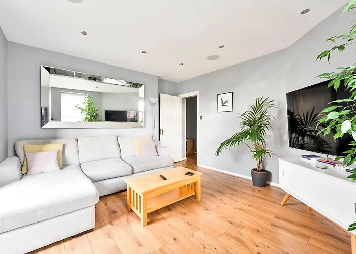 Cosy 1-Bed E15, Sleeps 4, 1 Min From Tube Station Near O2 Arena