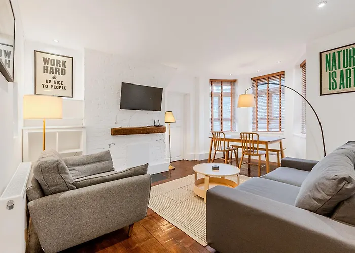Lovely 3Br Flat W Parking, 10Min Homerton Station