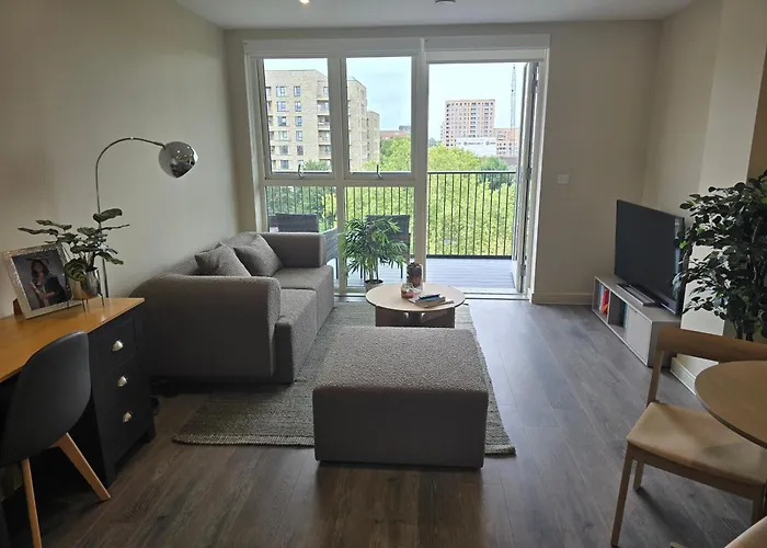 Luxury One Bedroom Flat With Balcony