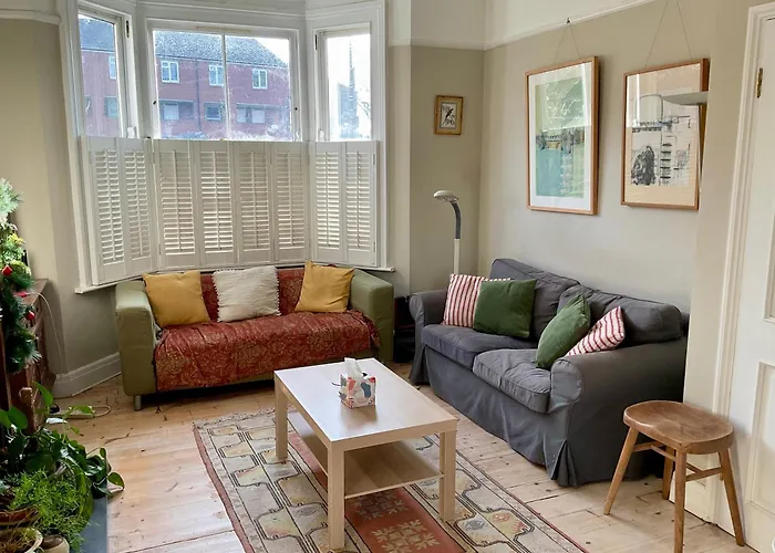 Cosy Three Bedroom Hither Green Victorian House