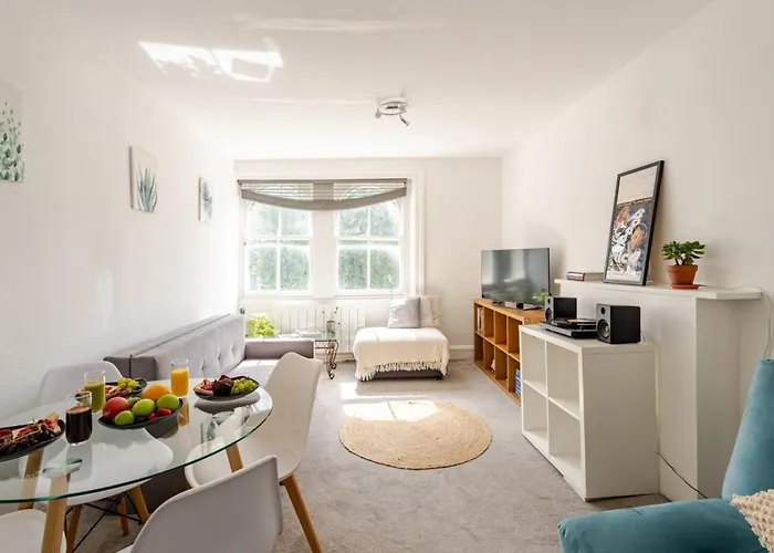 #15 Charming Notting Hill Retreat
